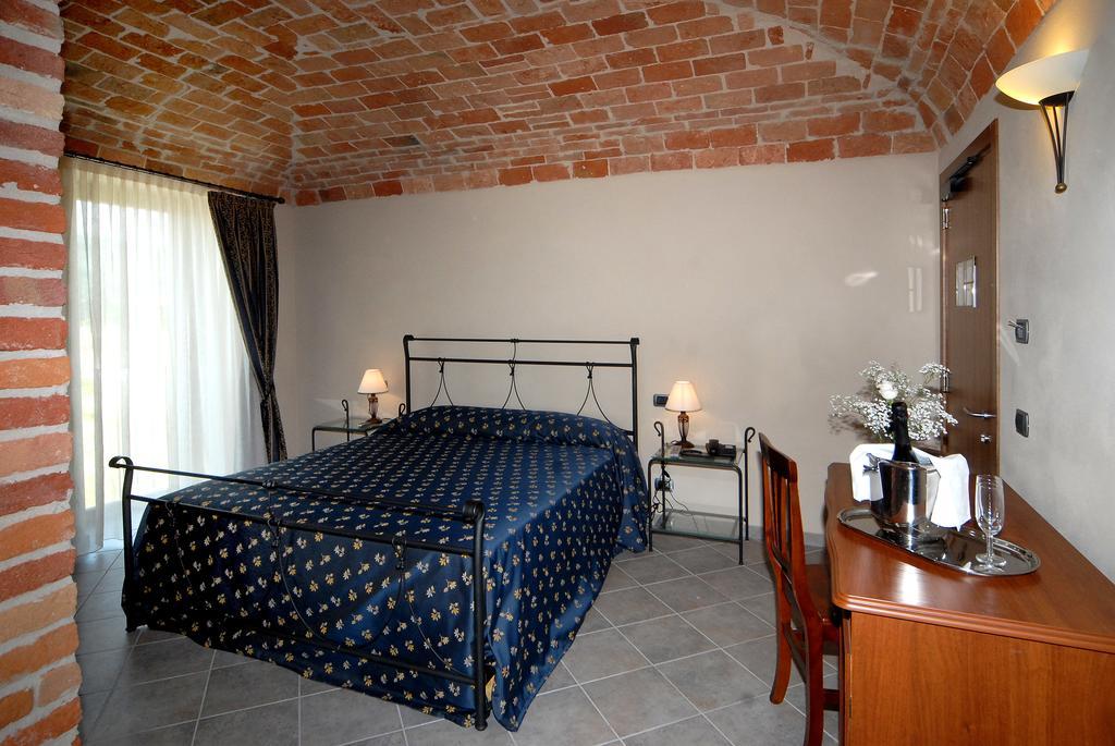 Hotel Le Botti Guarene Ngoại thất bức ảnh