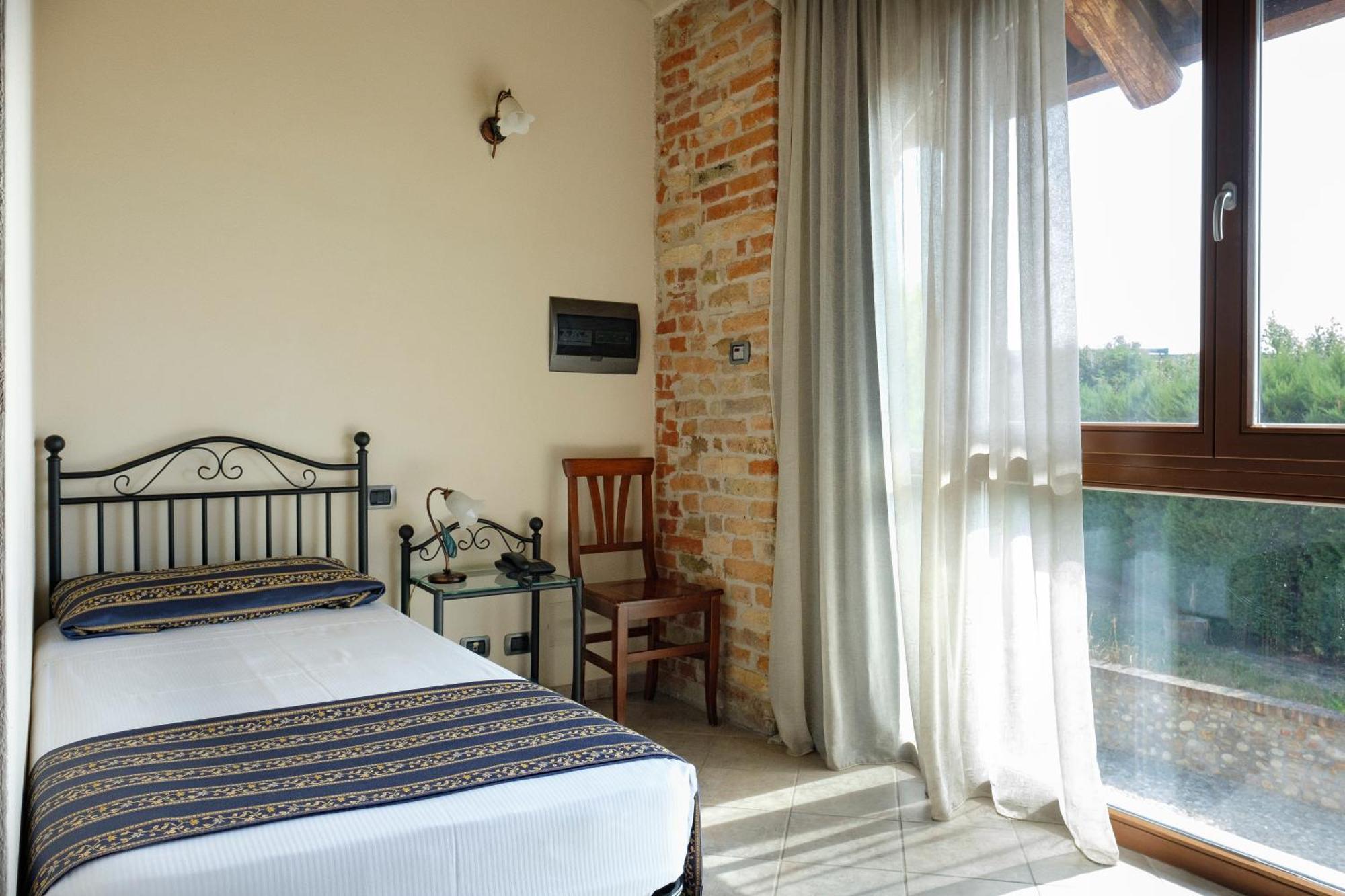 Hotel Le Botti Guarene Ngoại thất bức ảnh