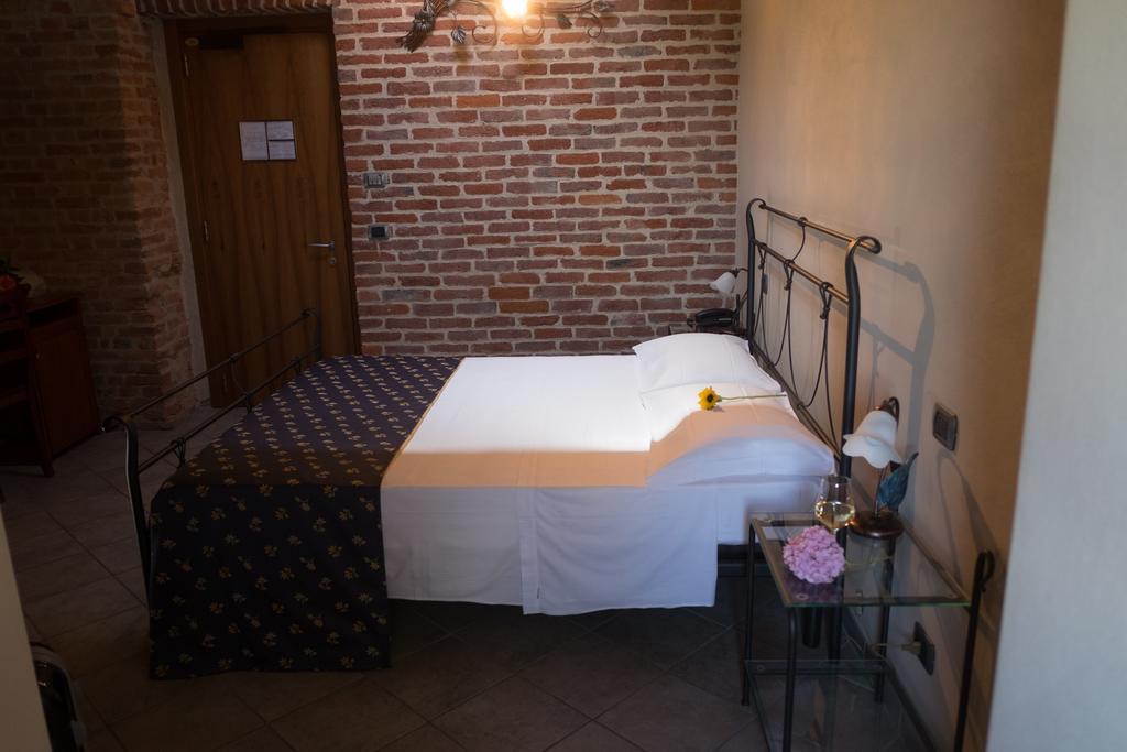Hotel Le Botti Guarene Ngoại thất bức ảnh
